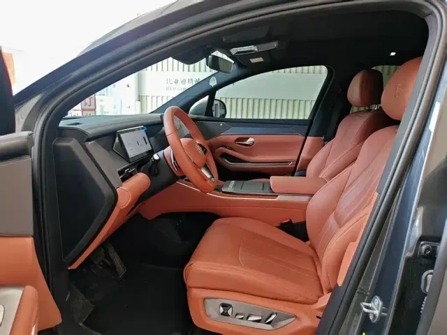 BYD Tang L — Фото автомобиля 12