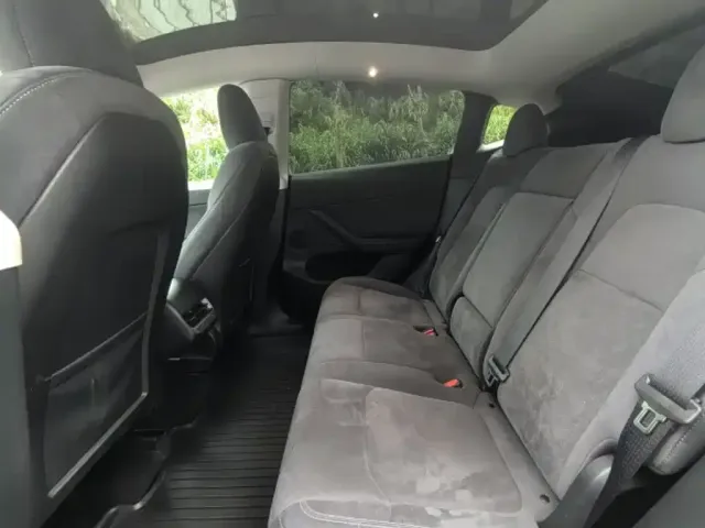 Tesla Model Y — Фото автомобиля 8