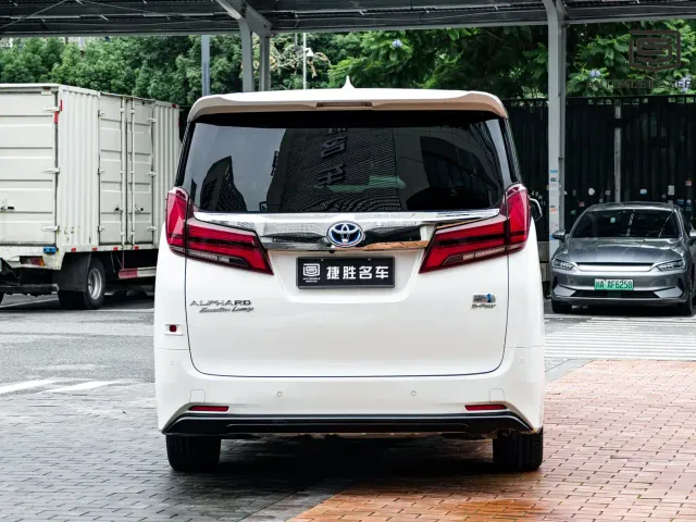 Toyota Alphard — Фото автомобиля 4