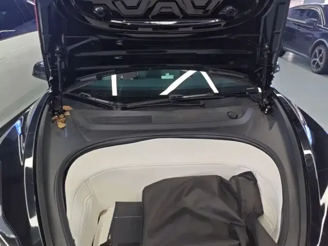 Tesla Model 3 — Фото автомобиля 19