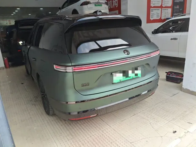 Nio ES8 — Фото автомобиля 11