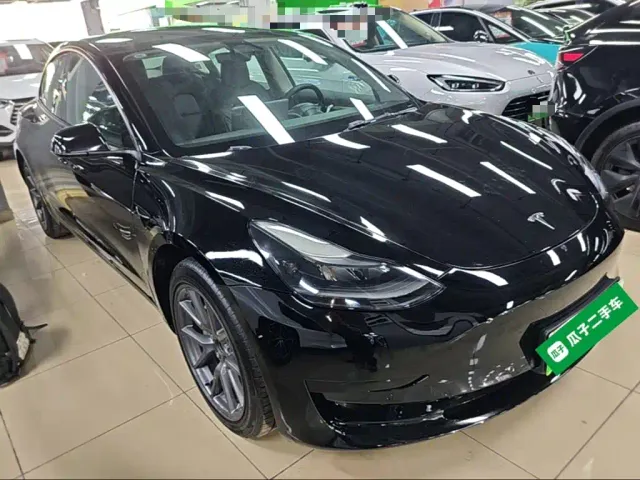 Tesla Model 3 — Фото автомобиля 3