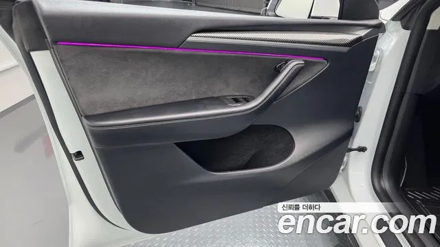 Tesla Model Y — Фото автомобиля 13