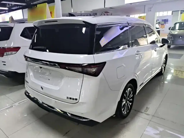 Wuling Jiachen — Фото автомобиля 6