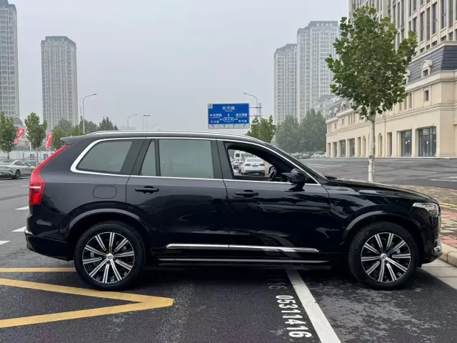 Volvo XC90 — Фото автомобиля 13