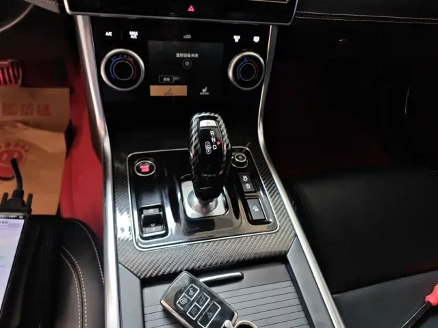 Jaguar XEL — Фото автомобиля 13