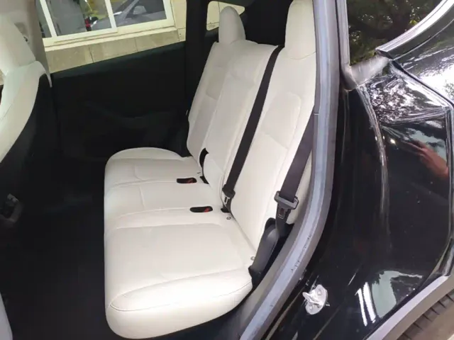 Tesla Model Y — Фото автомобиля 16