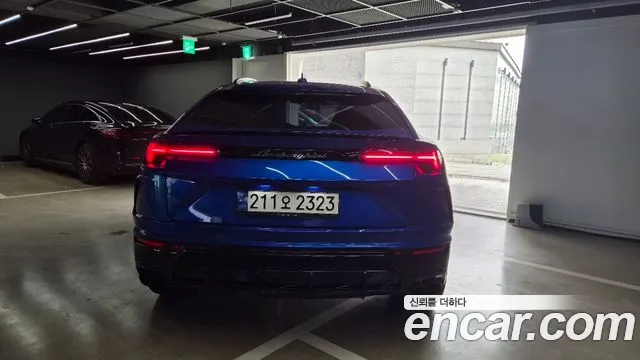 Lamborghini Urus — Фото автомобиля 5