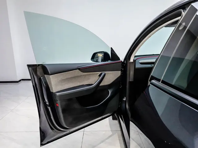 Tesla Model Y — Фото автомобиля 26