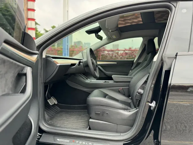 Tesla Model Y — Фото автомобиля 8