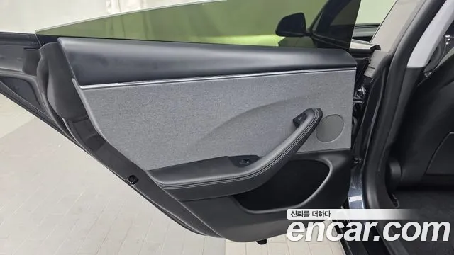 Tesla Model 3 — Фото автомобиля 14