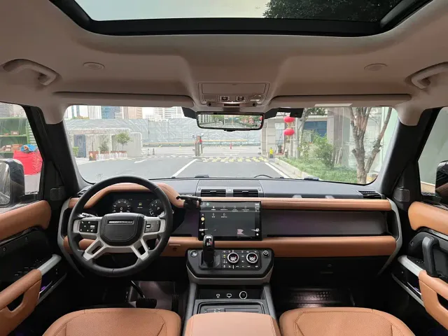 Land Rover Defender — Фото автомобиля 4