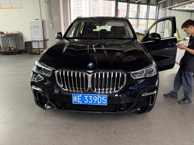 Фотография автомобиля — BMW X5