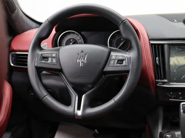 Maserati Levante — Фото автомобиля 10
