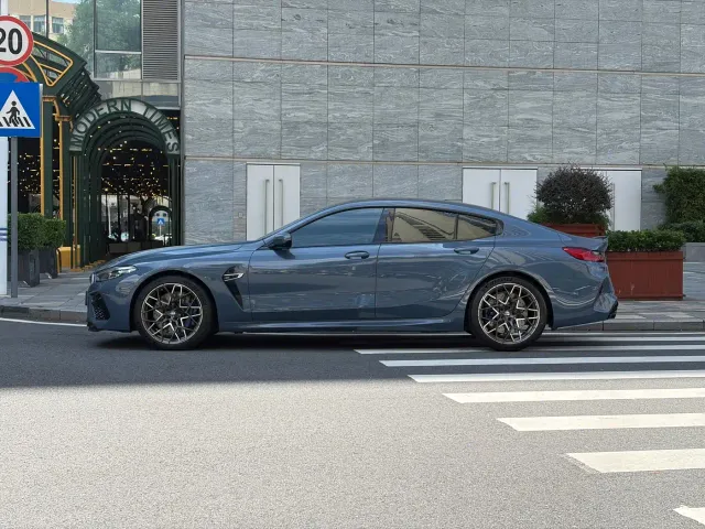 BMW M8 — Фото автомобиля 3