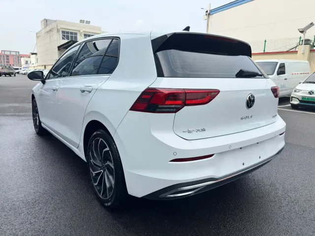 Volkswagen Golf — Фото автомобиля 15