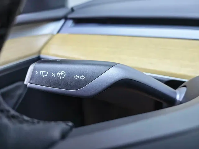 Tesla Model Y — Фото автомобиля 18