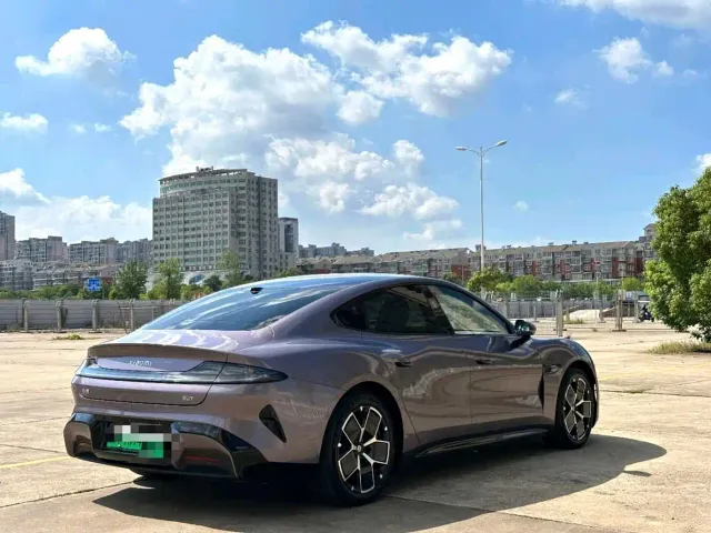 Xiaomi SU7 — Фото автомобиля 9