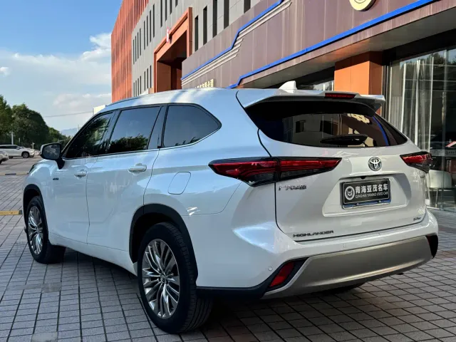 Toyota Highlander — Фото автомобиля 18