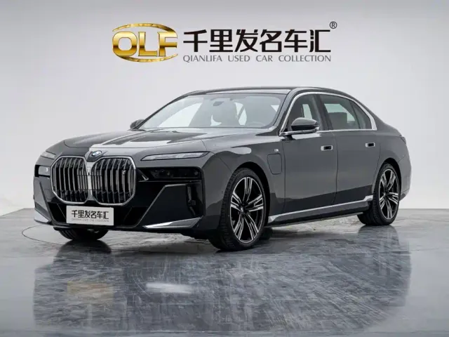 Фотография автомобиля — BMW i7