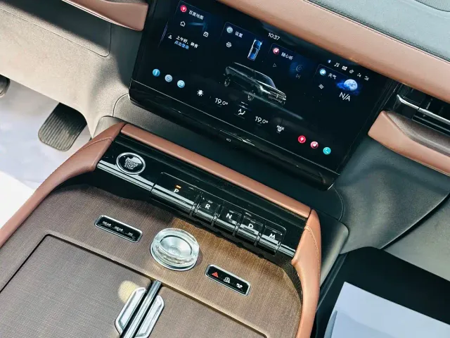 Lincoln Navigator — Фото автомобиля 25
