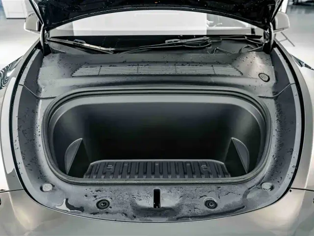 Tesla Model Y — Фото автомобиля 24