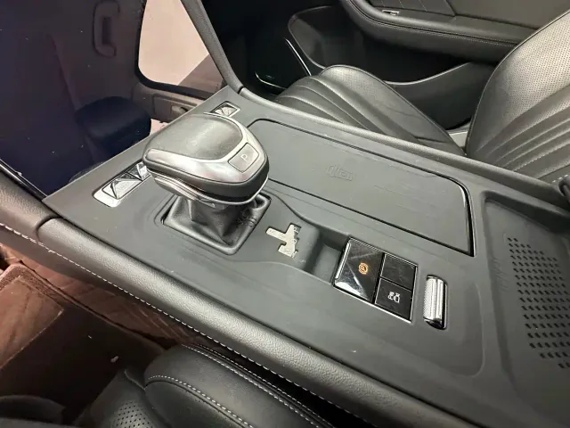 Hongqi H5 — Фото автомобиля 13