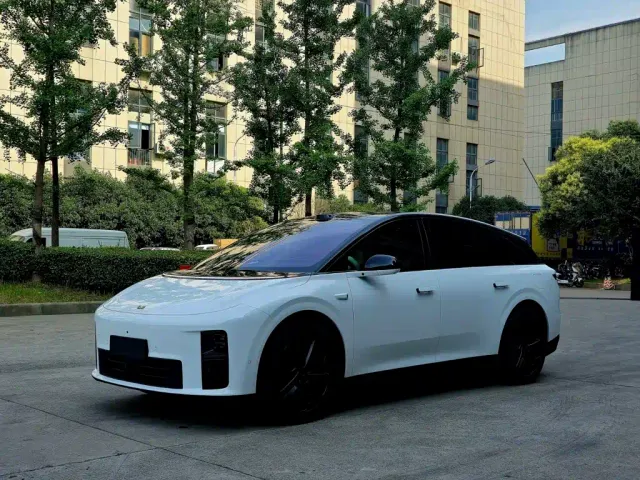 Фотография автомобиля — Li Auto i6