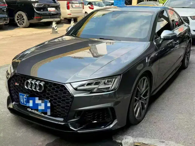 Фотография автомобиля — Audi A4L