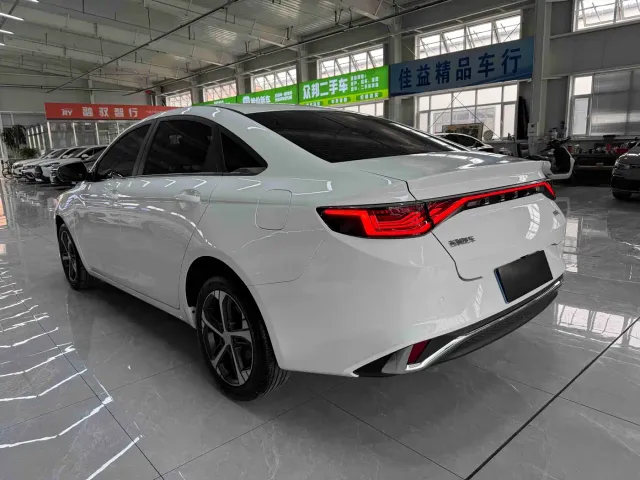 Geely Emgrand L — Фото автомобиля 6