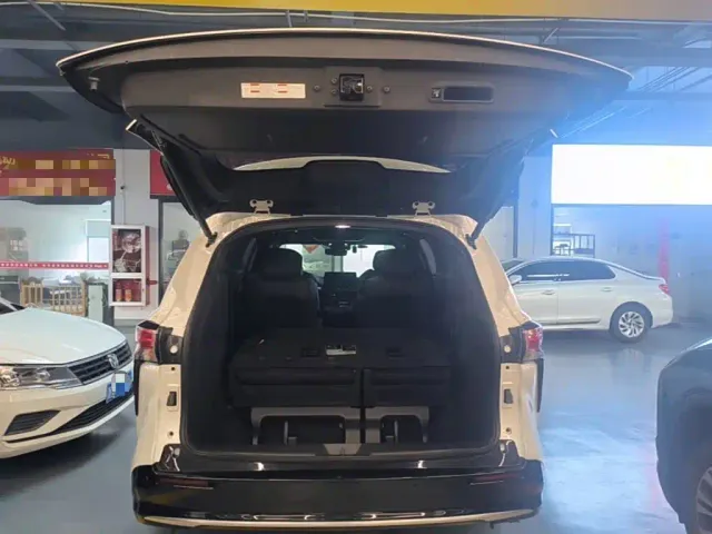 Toyota Sienna — Фото автомобиля 18