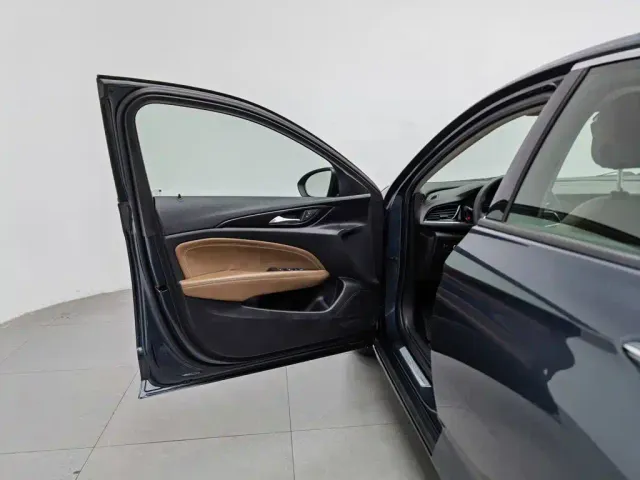 Buick Regal — Фото автомобиля 8