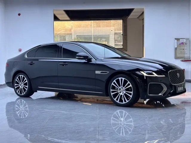 Jaguar XFL — Фото автомобиля 3