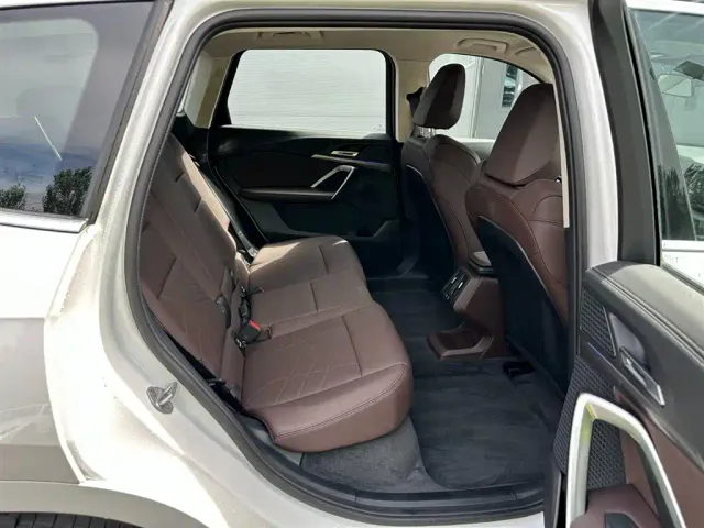 BMW BMW iX1 2025 eDrive25L M Sport Package — Фото автомобиля 7