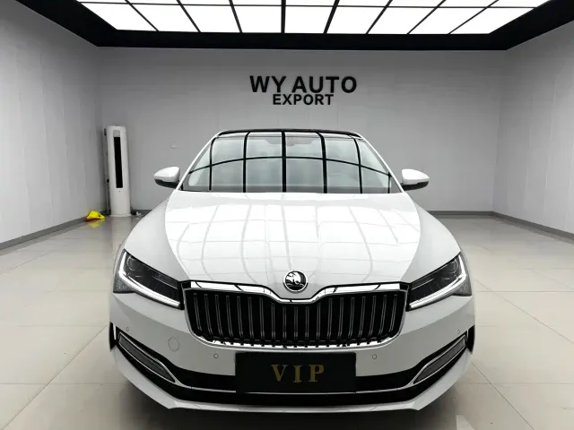 Skoda Superb — Фото автомобиля 2