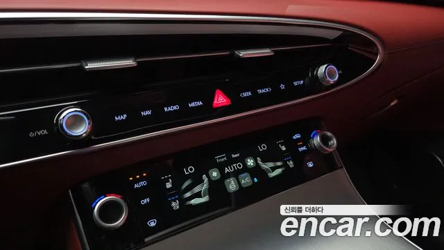 Genesis GV70 — Фото автомобиля 24