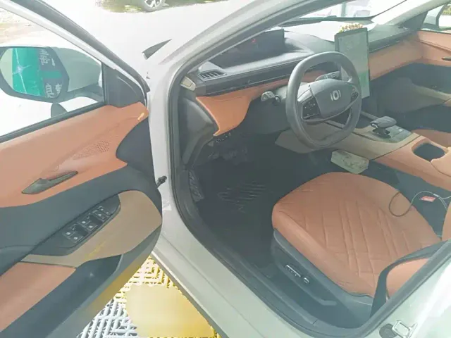 Changan Qiyuan A05 — Фото автомобиля 15