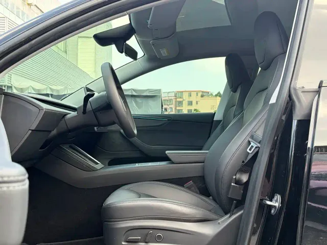 Tesla Model Y — Фото автомобиля 10