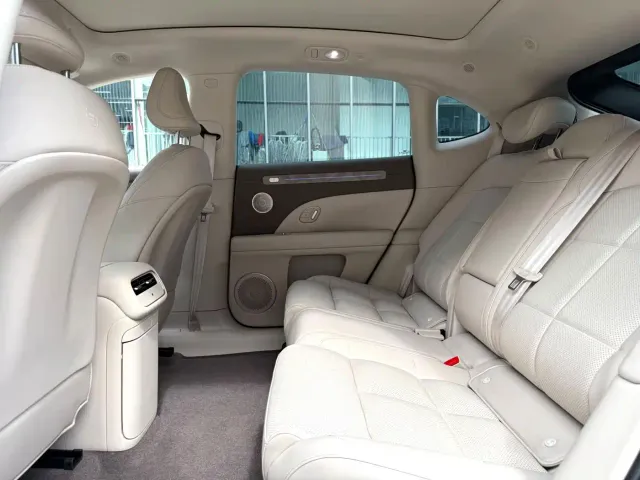 IM Motors LS6 — Фото автомобиля 9