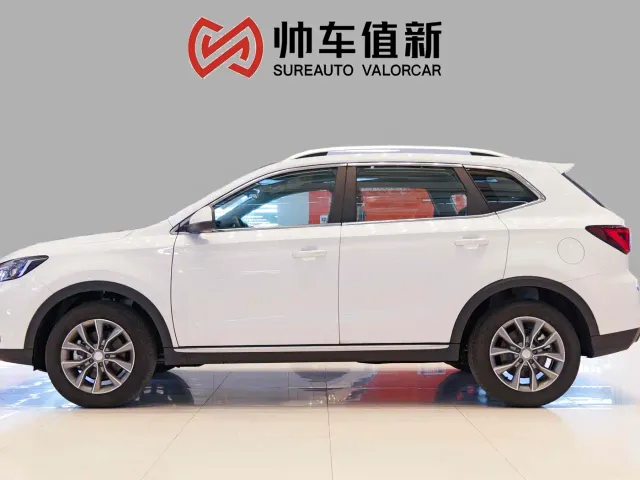Roewe RX5 — Фото автомобиля 2