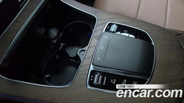 Mercedes-Benz E-Class — Фото автомобиля 14