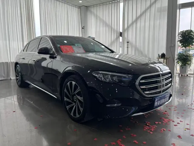 Mercedes-Benz E-Class — Фото автомобиля 3
