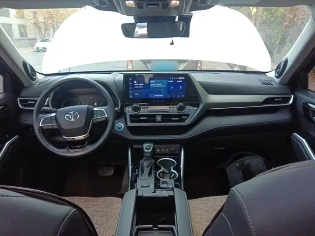Toyota Highlander — Фото автомобиля 9