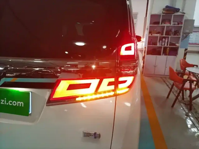 Toyota Vellfire — Фото автомобиля 7