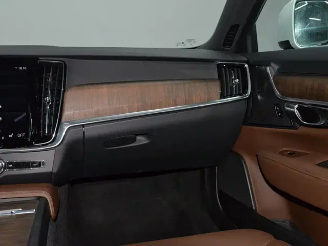 Volvo V90 — Фото автомобиля 15