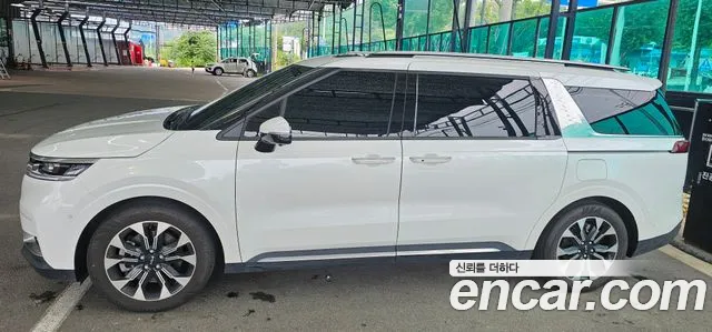 Kia Carnival Generation 4 — Фото автомобиля 4