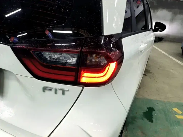 Honda Fit — Фото автомобиля 7