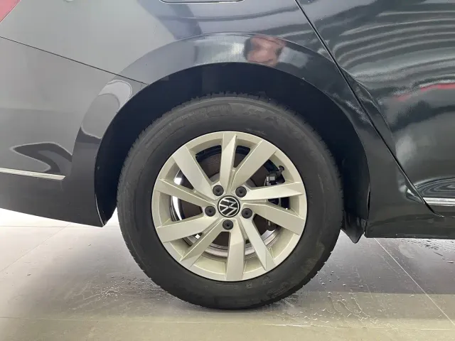 Volkswagen Passat — Фото автомобиля 8