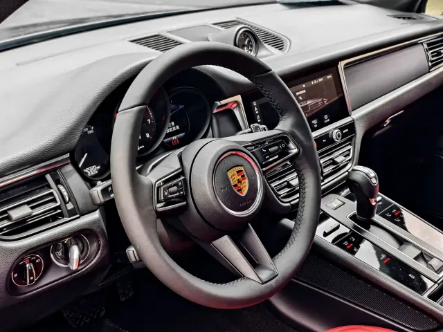 Porsche Macan — Фото автомобиля 12