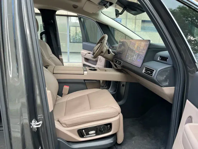 Li Auto MEGA — Фото автомобиля 8